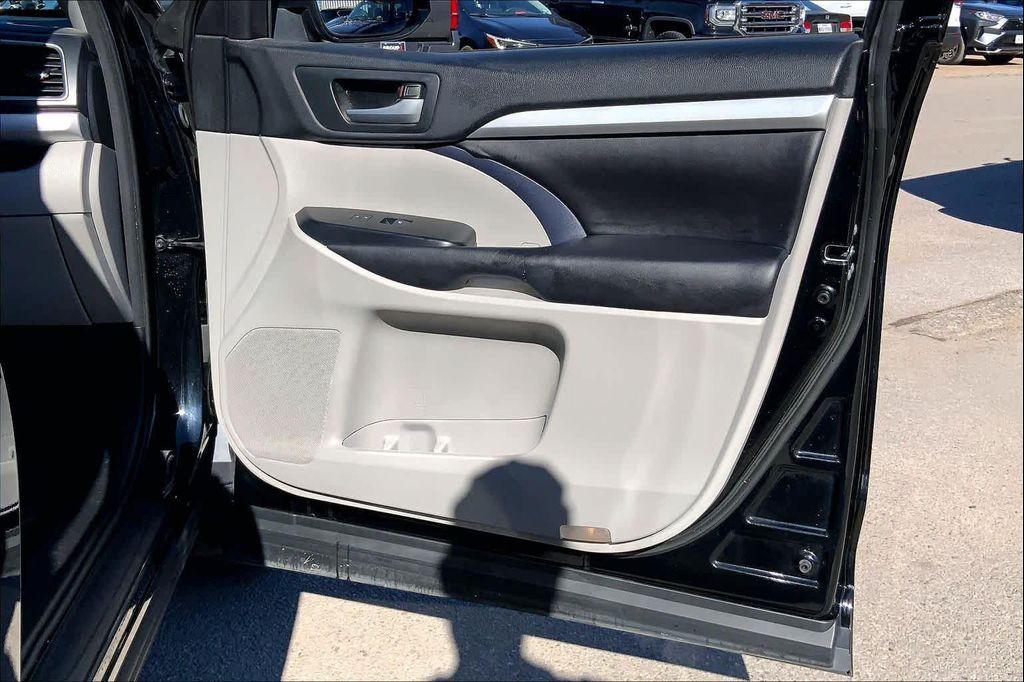 used 2017 Toyota Highlander Hybrid car, priced at $20,889