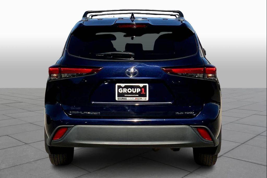 used 2022 Toyota Highlander car, priced at $34,411
