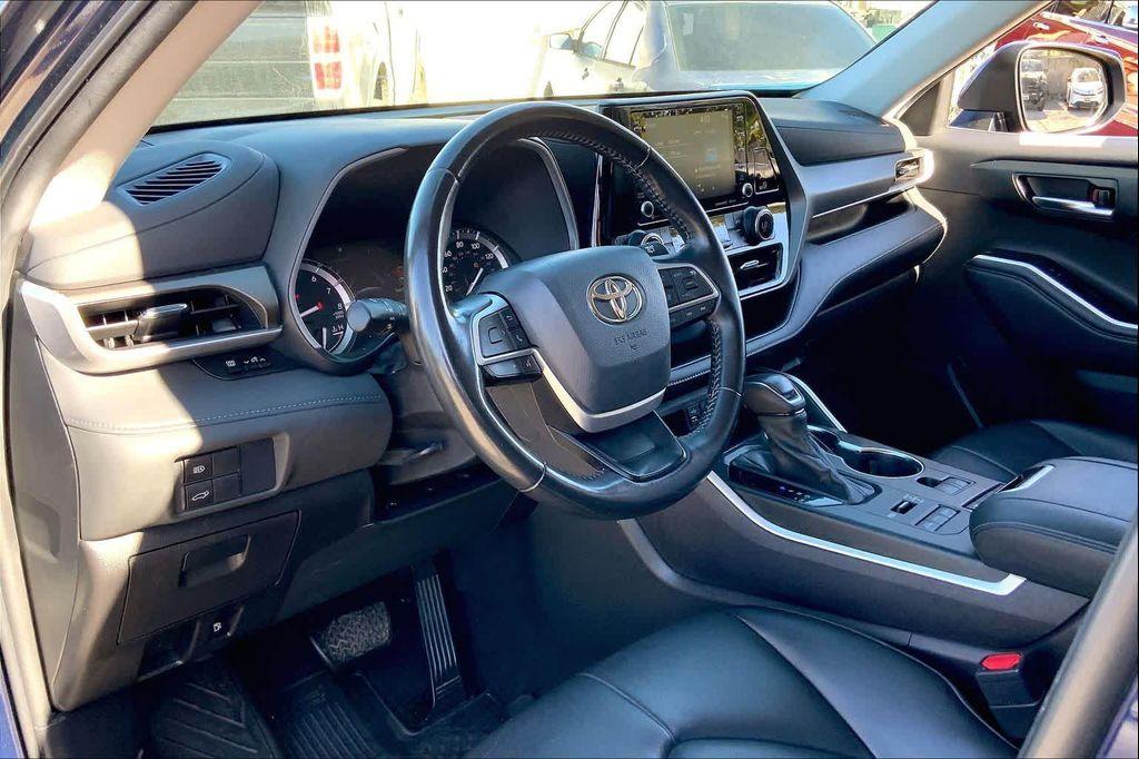 used 2022 Toyota Highlander car, priced at $34,411