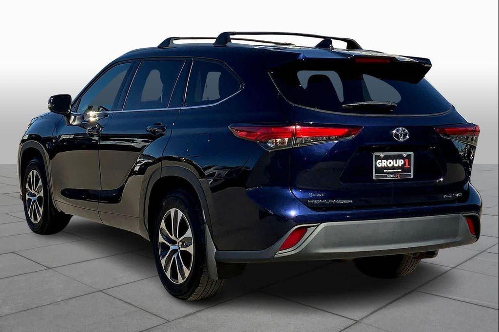 used 2022 Toyota Highlander car, priced at $34,411