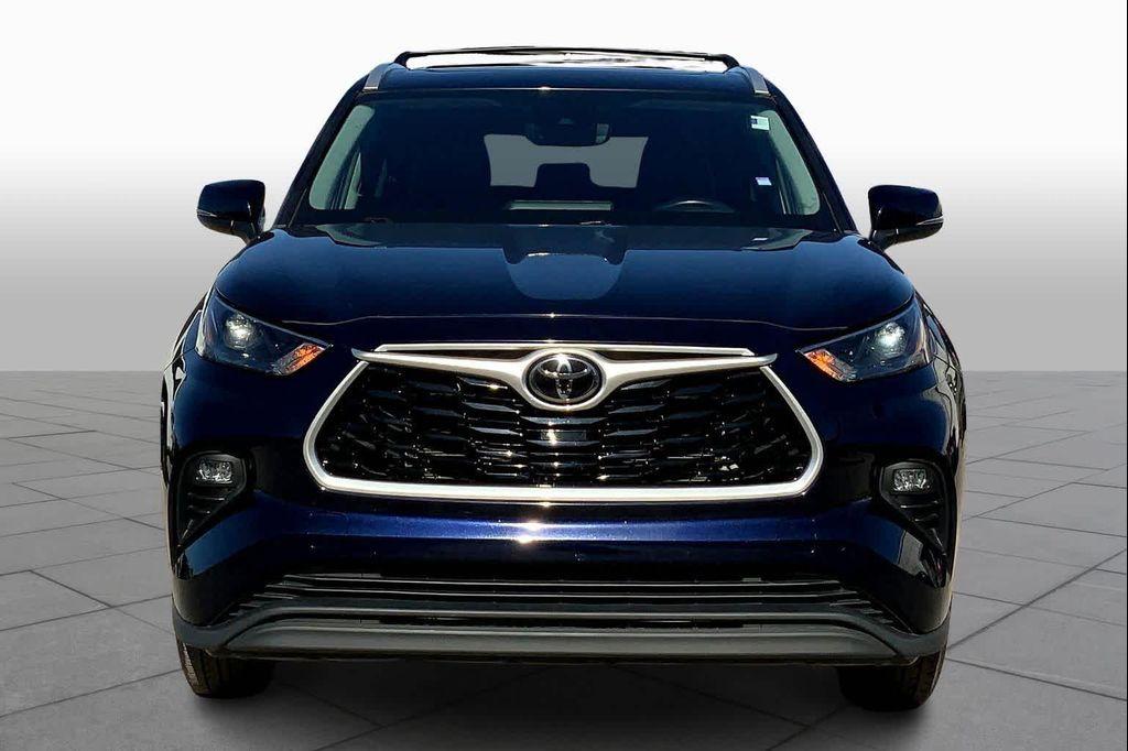 used 2022 Toyota Highlander car, priced at $34,411
