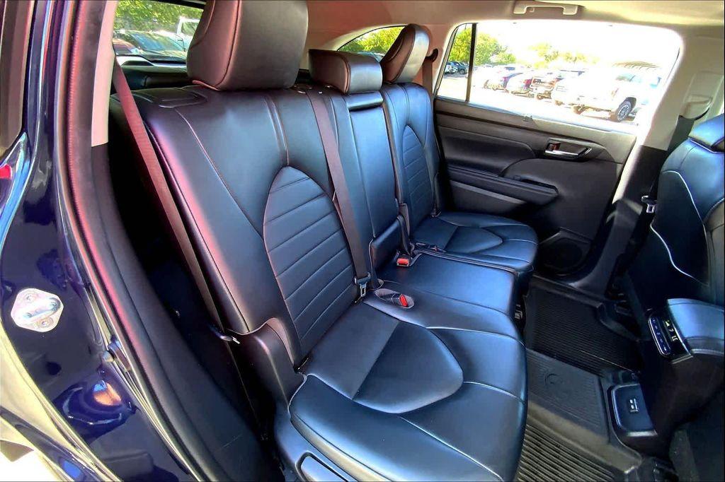 used 2022 Toyota Highlander car, priced at $34,411