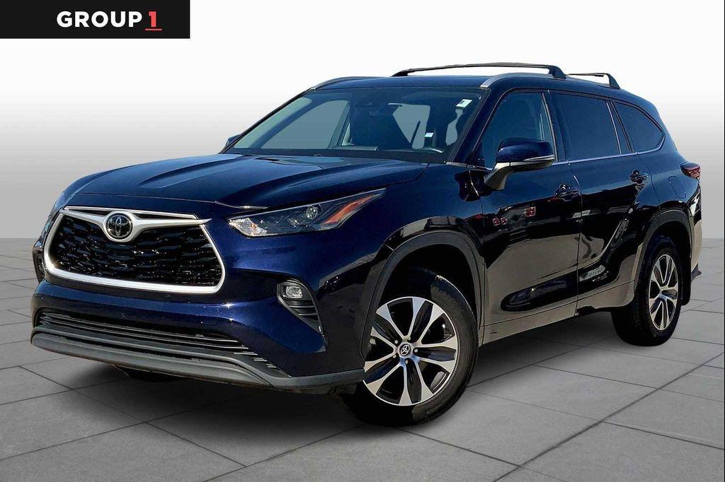 used 2022 Toyota Highlander car, priced at $34,411