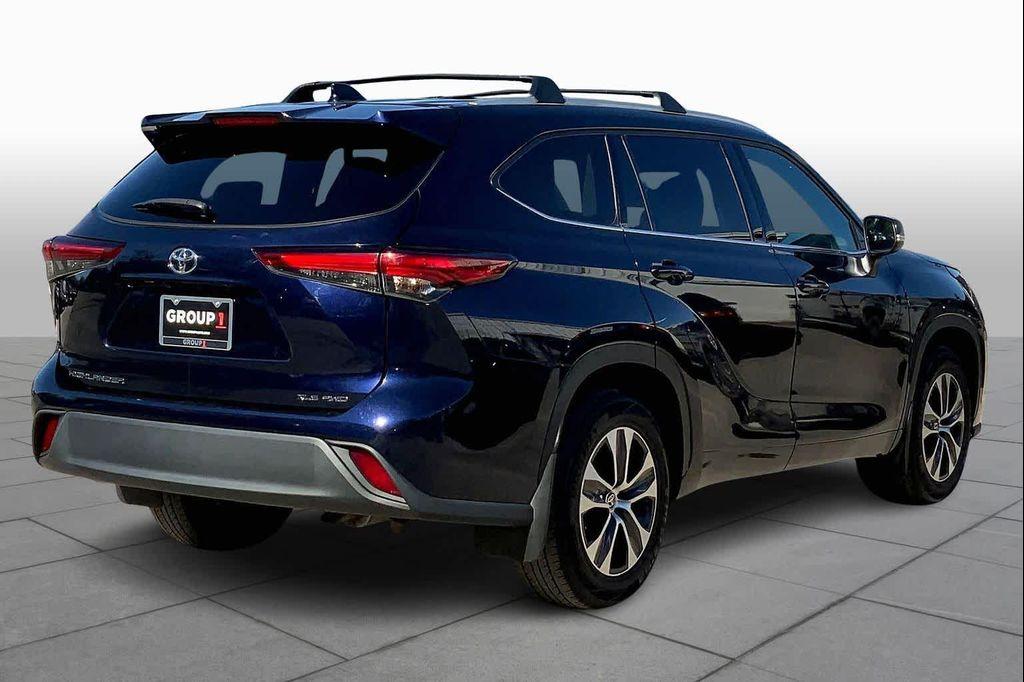 used 2022 Toyota Highlander car, priced at $34,411