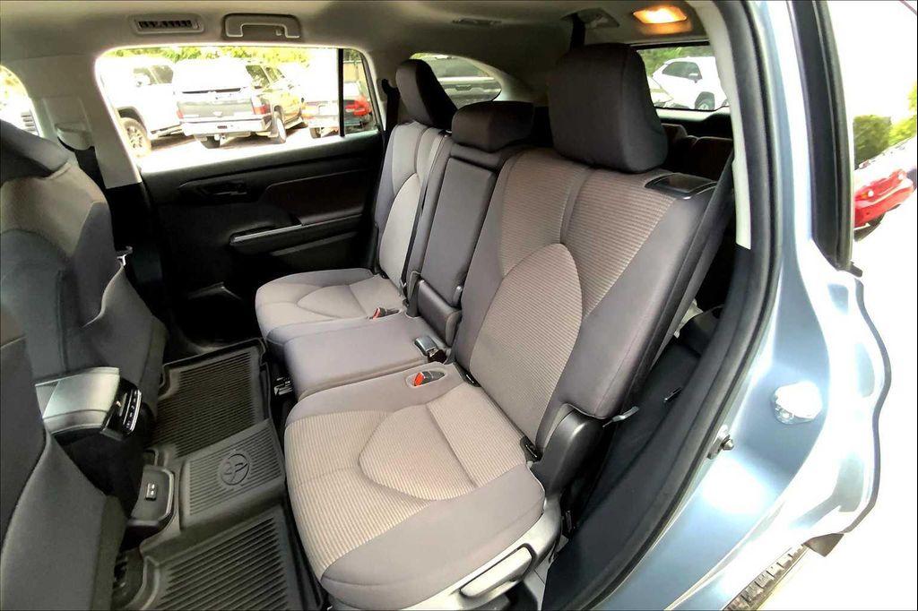 used 2023 Toyota Highlander car, priced at $32,289