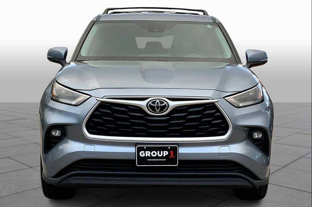 used 2023 Toyota Highlander car, priced at $32,289
