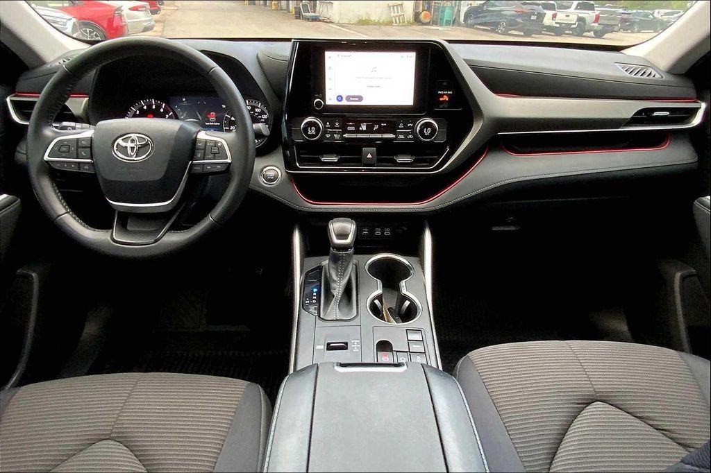 used 2023 Toyota Highlander car, priced at $32,289