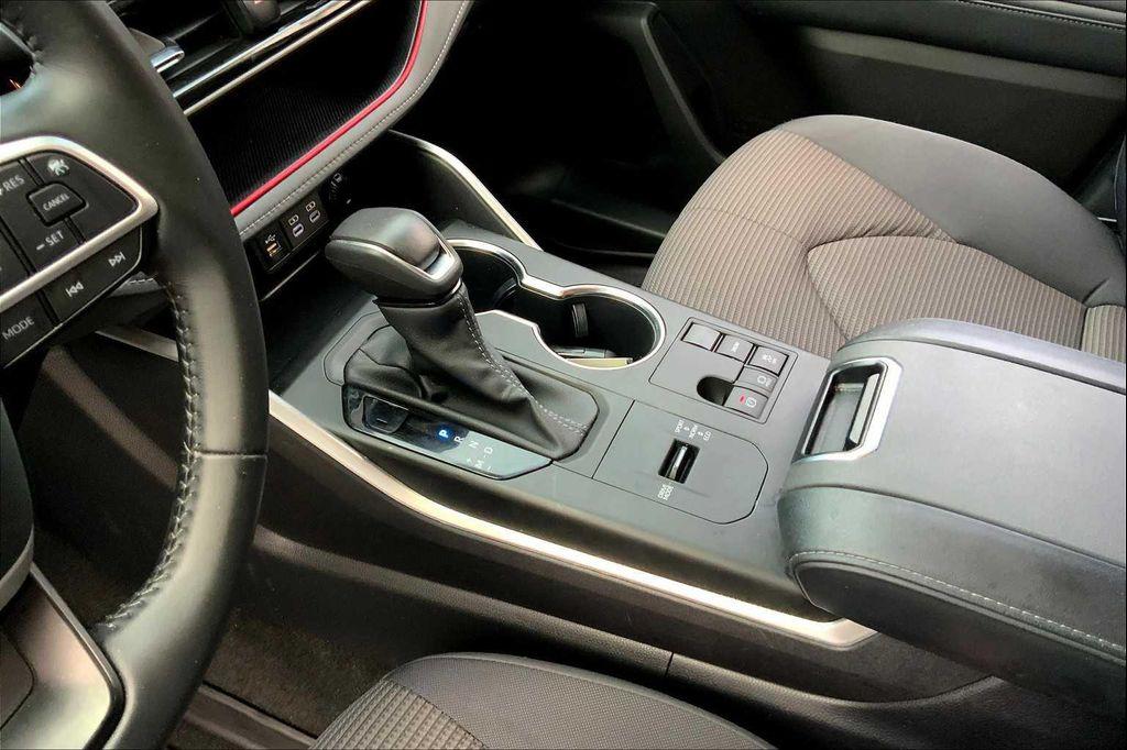 used 2023 Toyota Highlander car, priced at $32,289