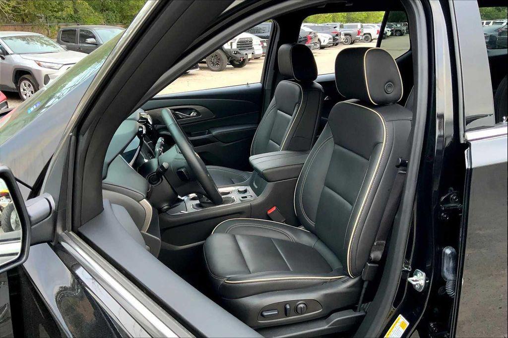 used 2023 Chevrolet Traverse car, priced at $40,621