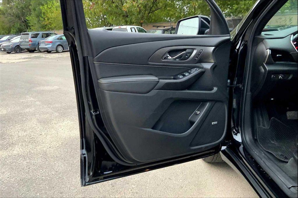 used 2023 Chevrolet Traverse car, priced at $40,621