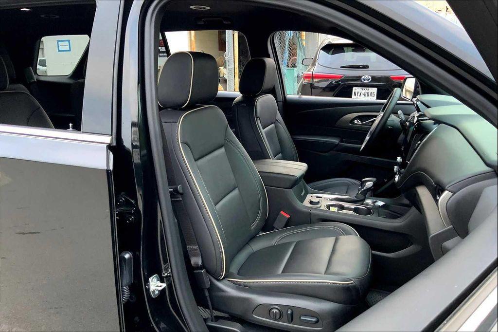 used 2023 Chevrolet Traverse car, priced at $40,621