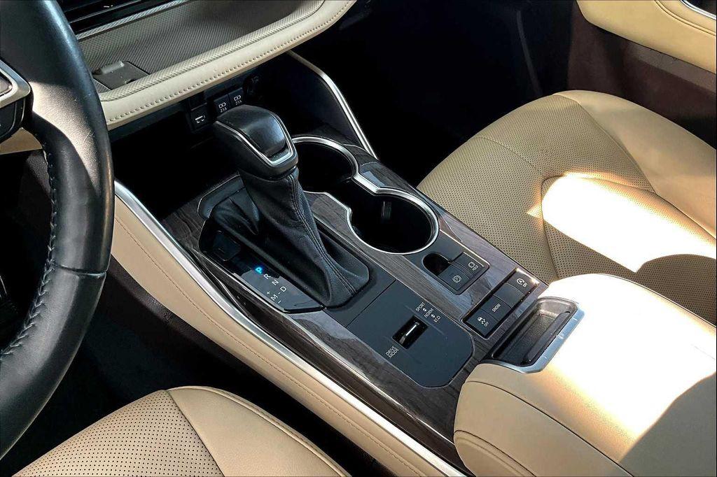 used 2020 Toyota Highlander car, priced at $31,413