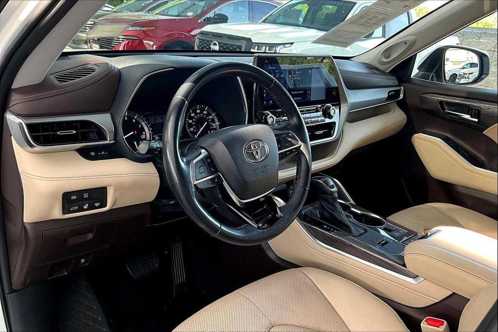 used 2020 Toyota Highlander car, priced at $31,413