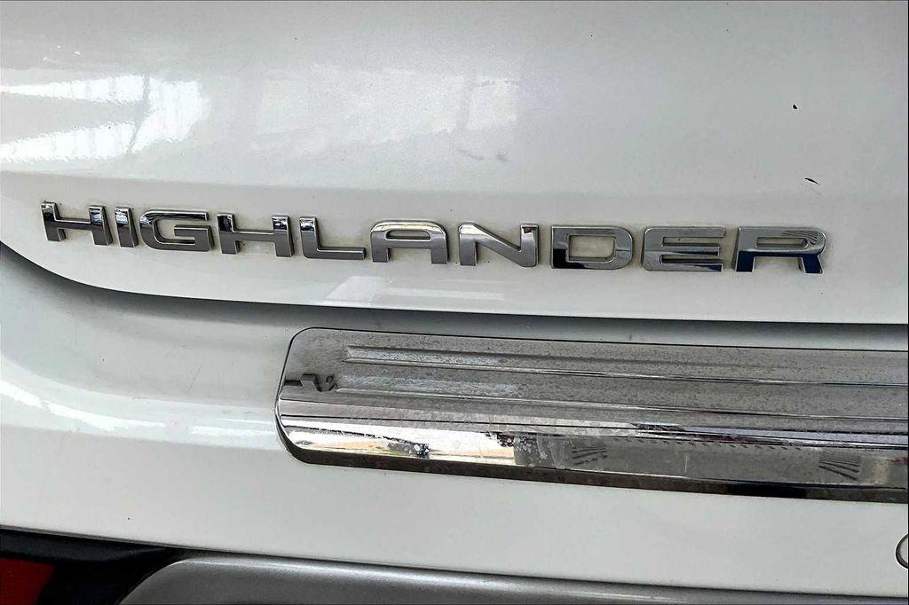 used 2020 Toyota Highlander car, priced at $31,413