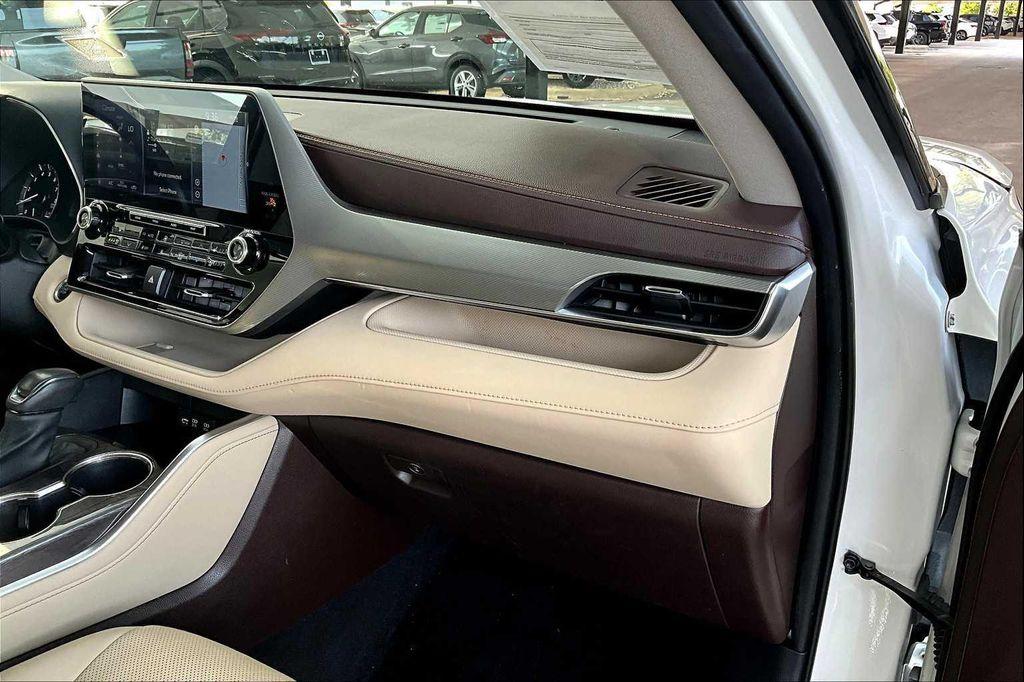 used 2020 Toyota Highlander car, priced at $31,413