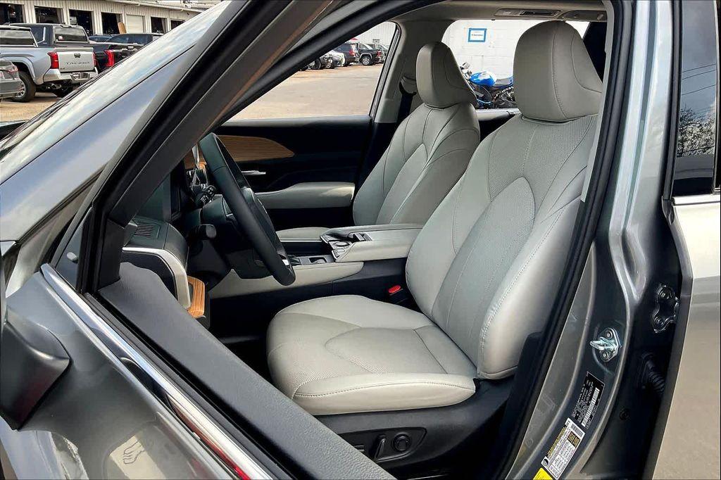 used 2025 Toyota Grand Highlander car, priced at $55,408