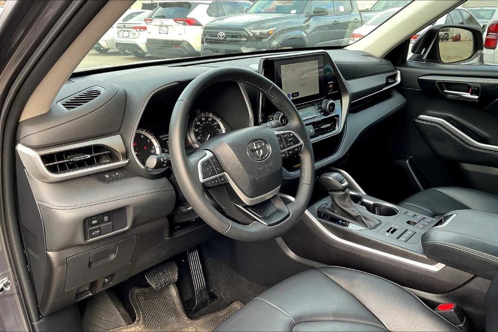 used 2024 Toyota Highlander car, priced at $44,911