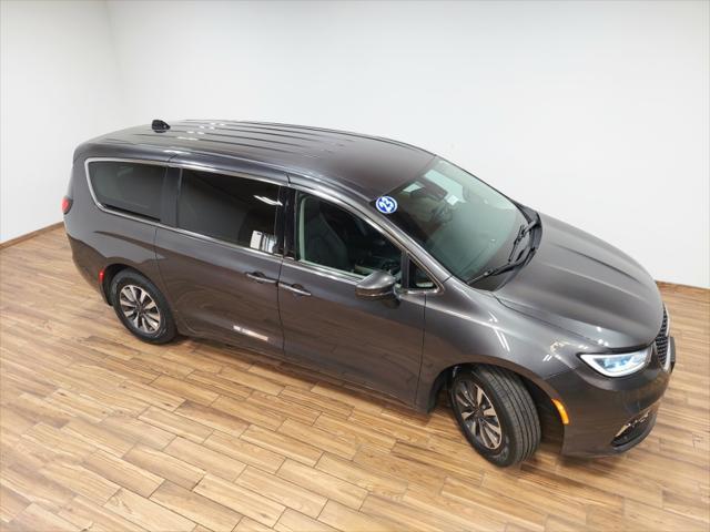 used 2023 Chrysler Pacifica Hybrid car, priced at $24,899