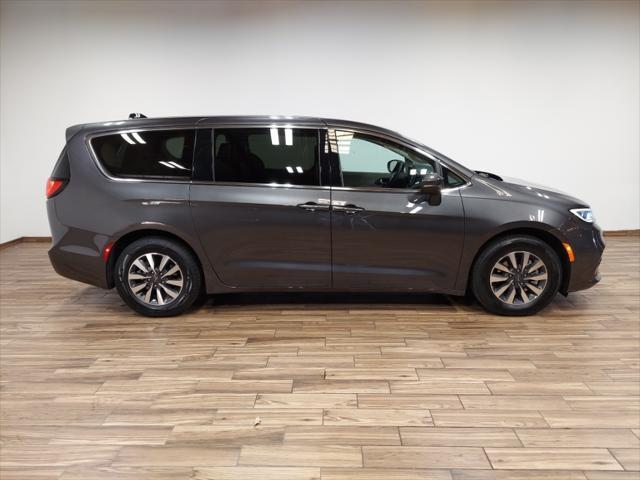 used 2023 Chrysler Pacifica Hybrid car, priced at $24,899