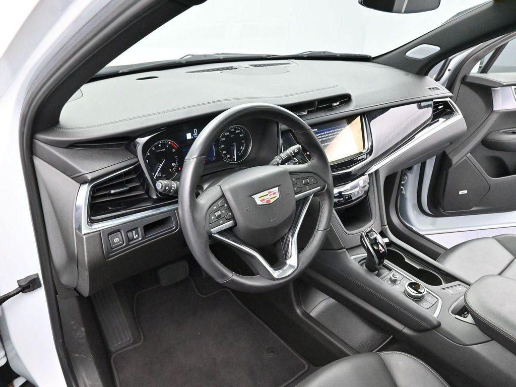 used 2025 Cadillac XT6 car, priced at $47,500