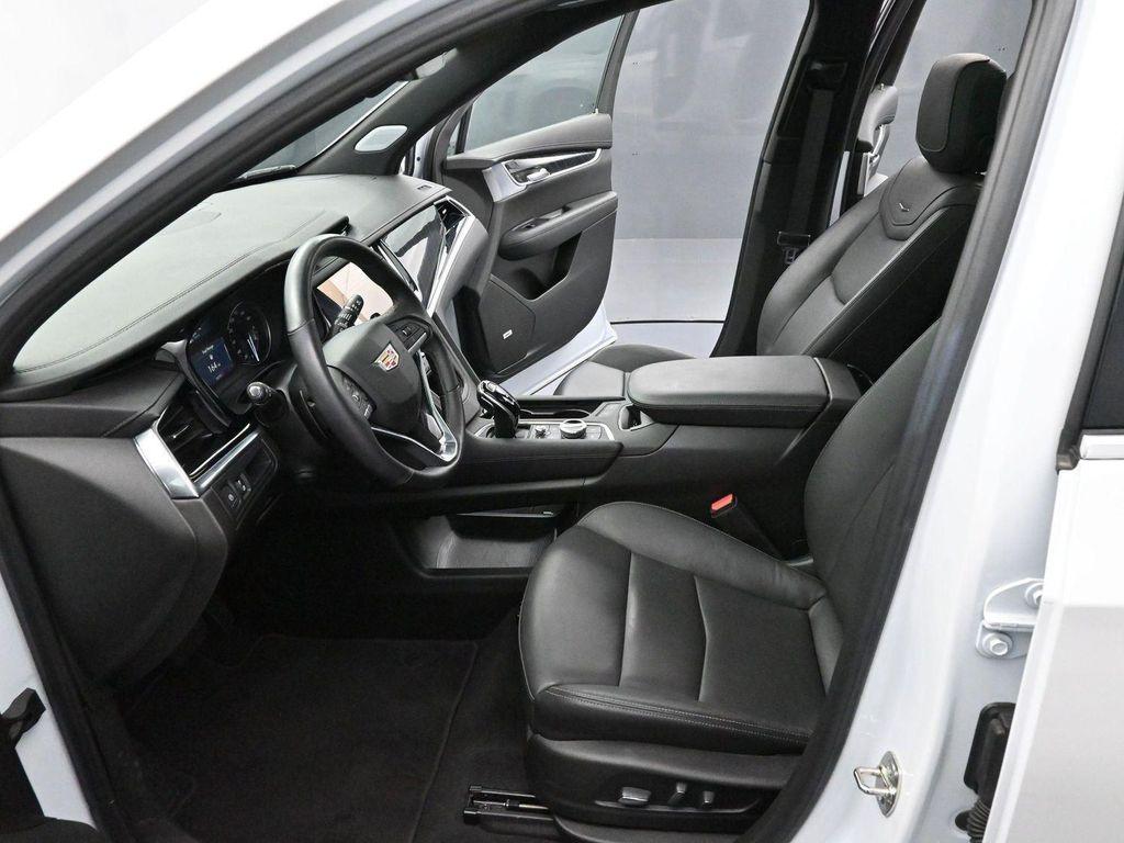 used 2025 Cadillac XT6 car, priced at $47,500