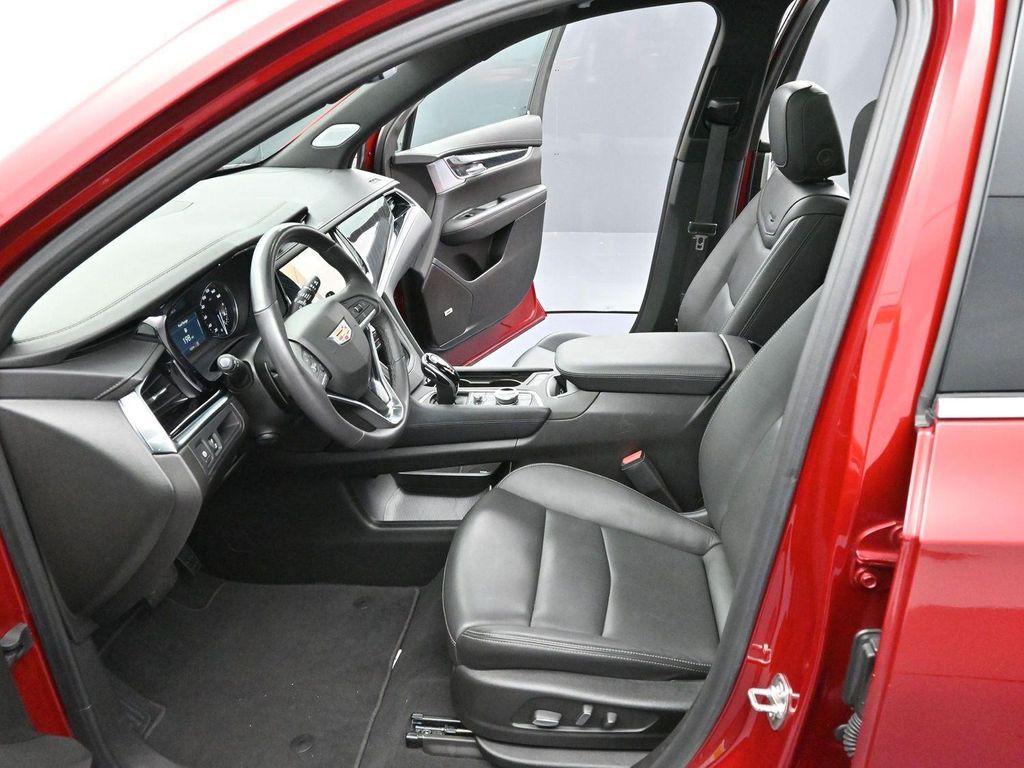 used 2025 Cadillac XT6 car, priced at $51,000