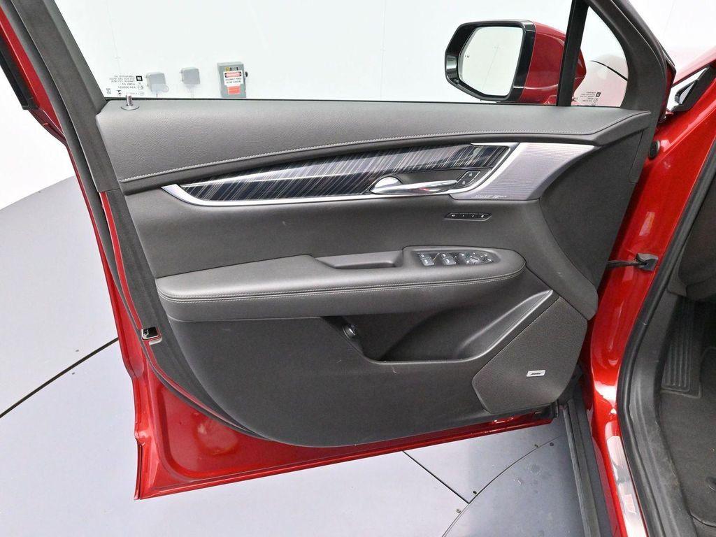 used 2025 Cadillac XT6 car, priced at $51,000