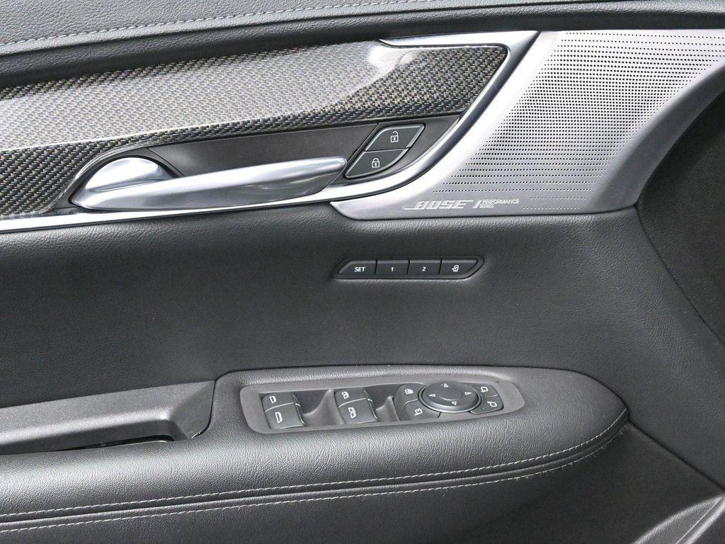 used 2022 Cadillac XT5 car, priced at $33,700