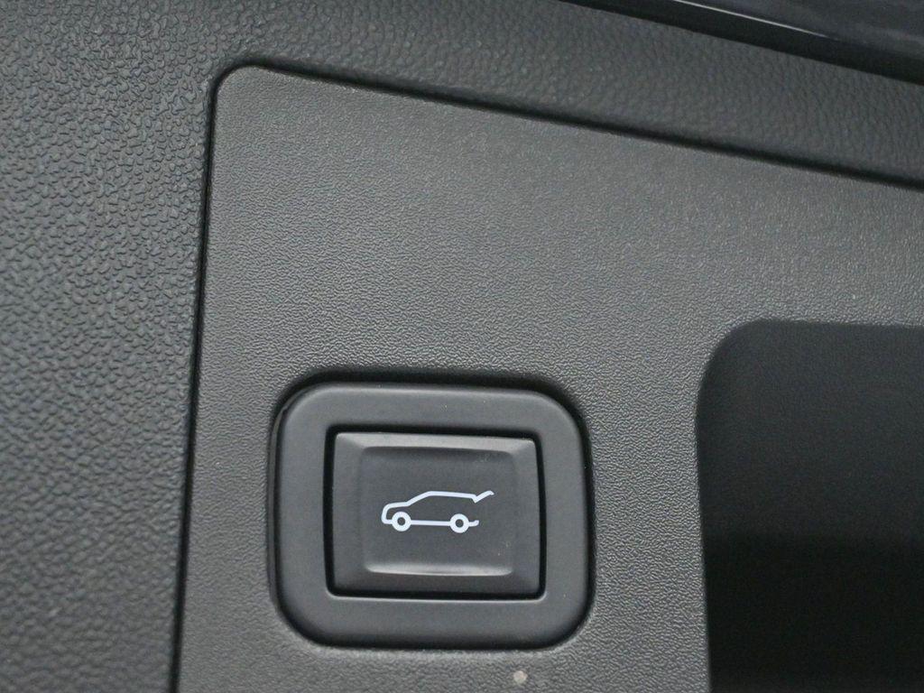 used 2022 Cadillac XT5 car, priced at $33,700