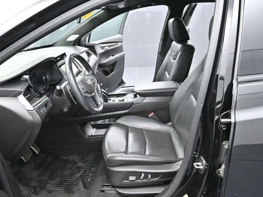 used 2022 Cadillac XT5 car, priced at $33,700