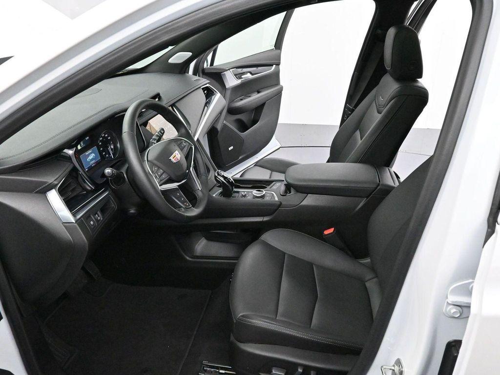 used 2025 Cadillac XT5 car, priced at $43,000