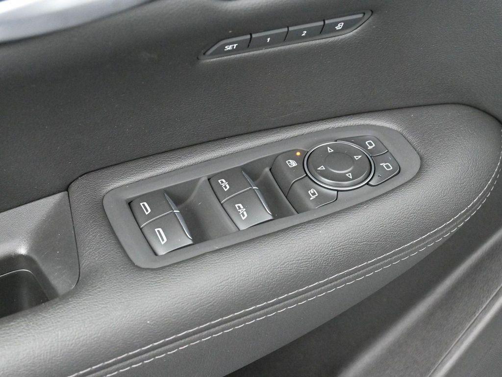 used 2025 Cadillac XT5 car, priced at $43,000