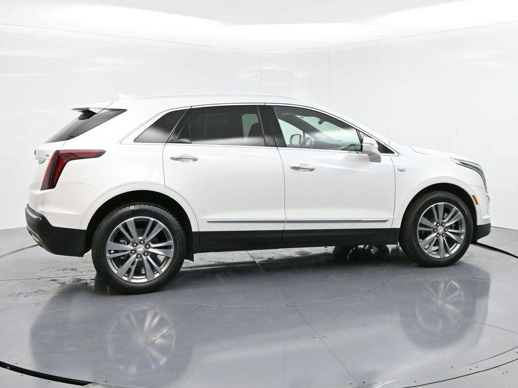used 2025 Cadillac XT5 car, priced at $43,000
