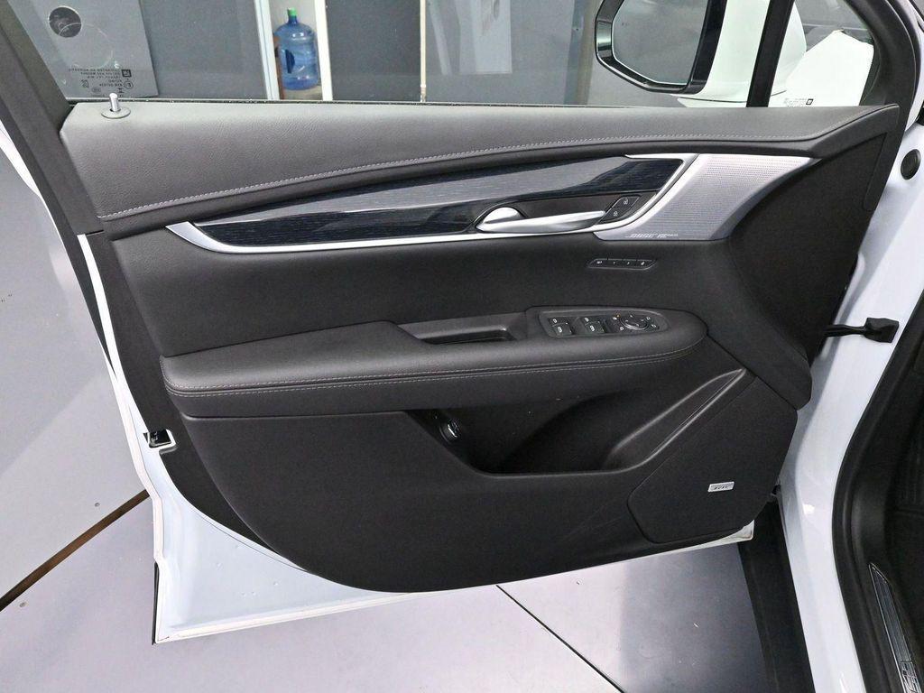 used 2025 Cadillac XT5 car, priced at $43,000