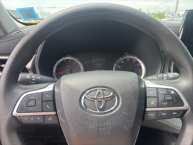used 2022 Toyota Highlander car, priced at $31,962