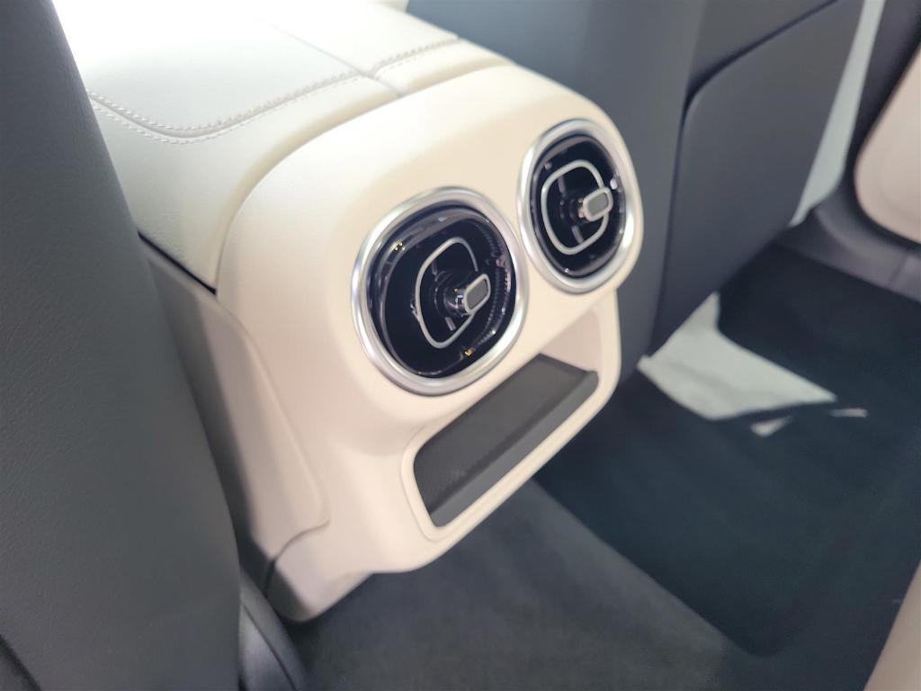 new 2025 Mercedes-Benz GLC 300 car, priced at $60,025