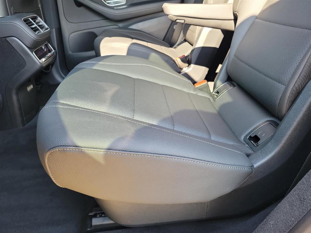 new 2025 Mercedes-Benz GLS 450 car, priced at $94,185