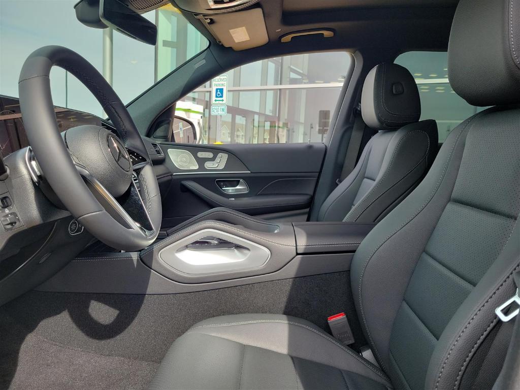 new 2025 Mercedes-Benz GLS 450 car, priced at $91,945