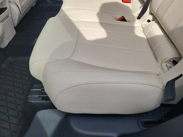 new 2024 Mercedes-Benz GLB 250 car, priced at $42,990