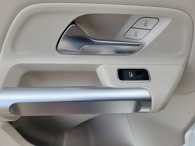 new 2024 Mercedes-Benz GLB 250 car, priced at $42,990