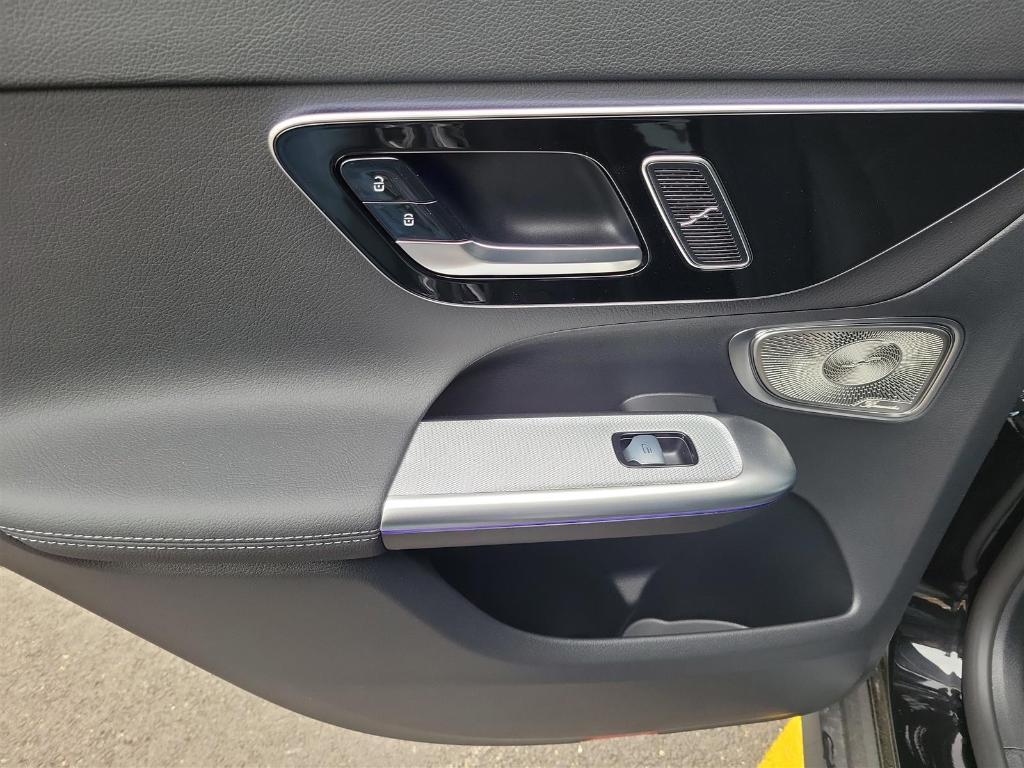 new 2025 Mercedes-Benz GLC 300 car, priced at $58,810