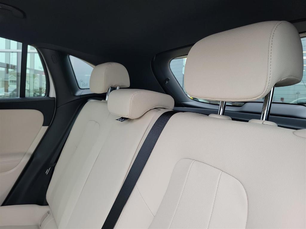 new 2025 Mercedes-Benz GLA 250 car, priced at $44,250