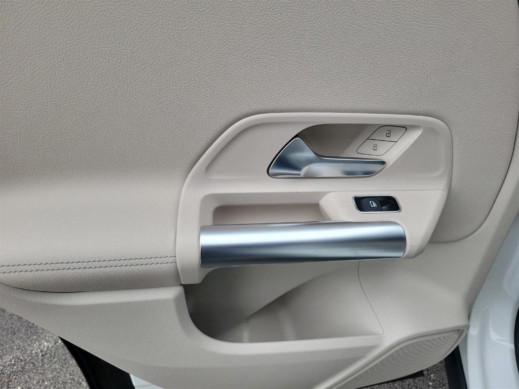 new 2025 Mercedes-Benz GLA 250 car, priced at $44,250