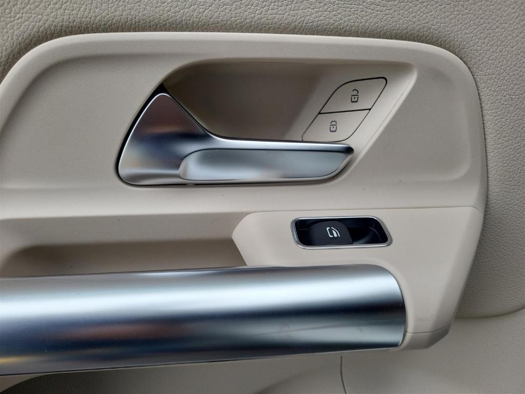 new 2025 Mercedes-Benz GLA 250 car, priced at $44,250