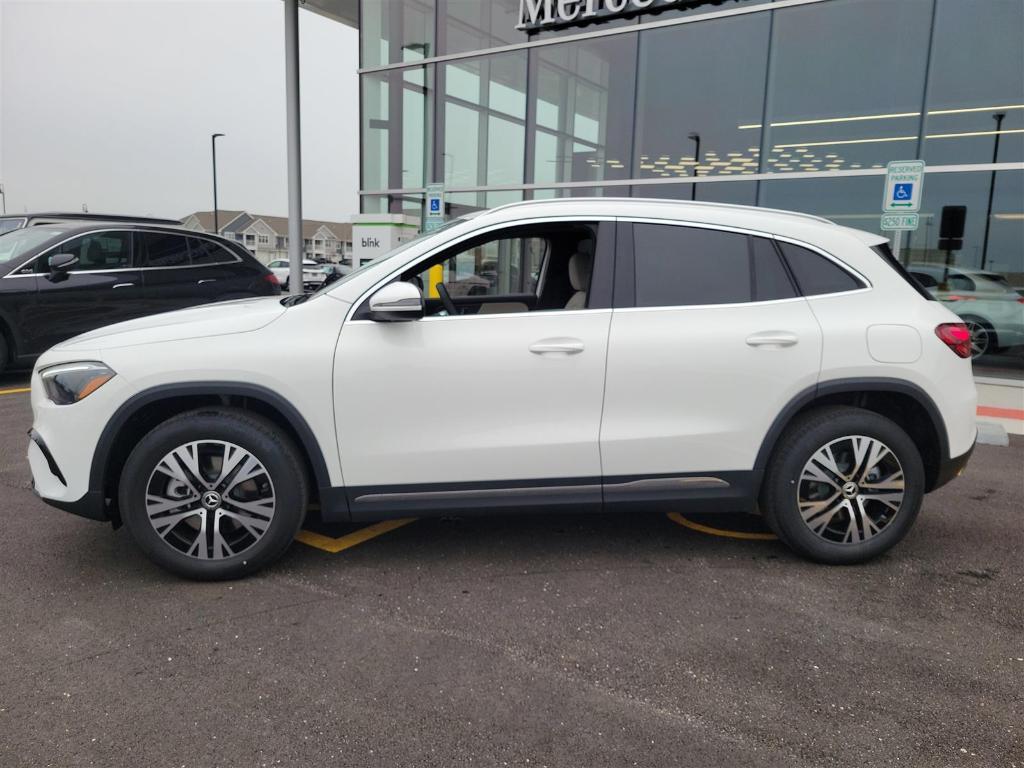 new 2025 Mercedes-Benz GLA 250 car, priced at $44,250