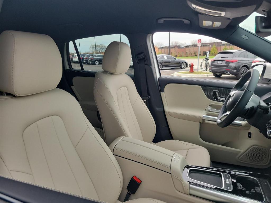 new 2025 Mercedes-Benz GLA 250 car, priced at $44,250