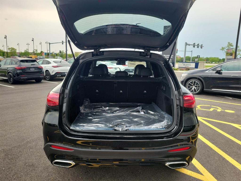 new 2025 Mercedes-Benz GLC 300 car, priced at $54,095