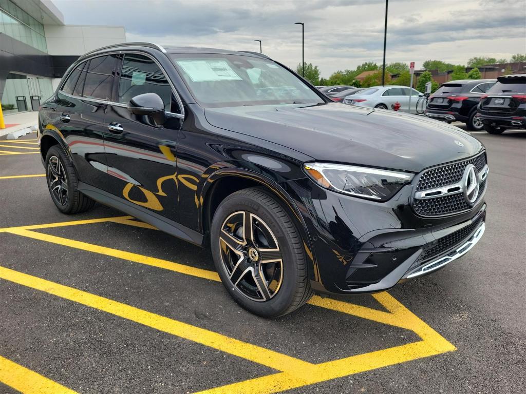 new 2025 Mercedes-Benz GLC 300 car, priced at $61,670