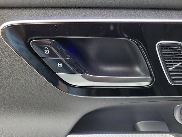 new 2025 Mercedes-Benz GLC 300 car, priced at $61,670