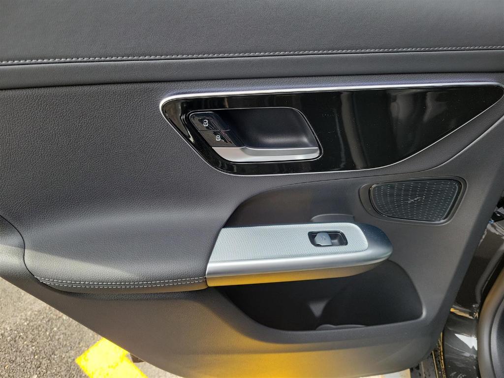 new 2025 Mercedes-Benz GLC 300 car, priced at $62,555